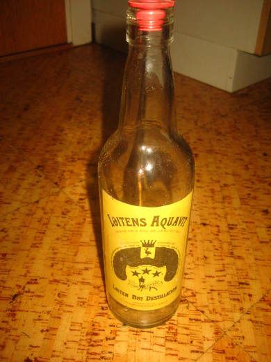 Flaske uten innhold, LØITENS AQUAVIT, fra Vinmonopolet, 1972.