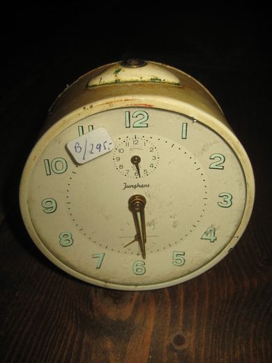 JUNGHANS vekkerklokke går som en klokke skal gjere men vekkerklokke har en feil 40-50 tallet