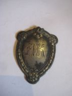 Gammelt jakkemerke i sølv ca 3 5 cm høgt AK