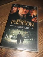 PAUL NEWMAN / TOM HANKS: ROAD TO PERDITION 2002 102 MIN 15 ÅR