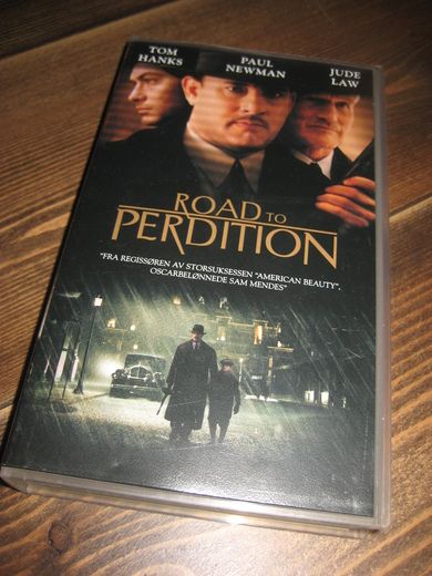 PAUL NEWMAN / TOM HANKS: ROAD TO PERDITION 2002 102 MIN 15 ÅR