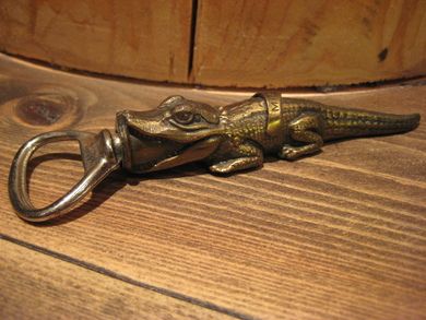 KROKODILLE til å åpne flaska ed MIAMI alder ukjendt men den har nok noen år på seg