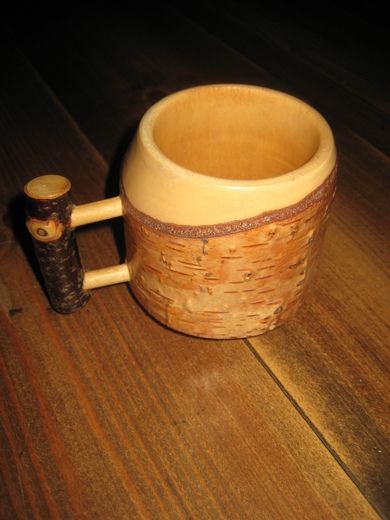 Pen kopp laga fra bjerke stamme ca 9 cm høg 8 cm i diameter