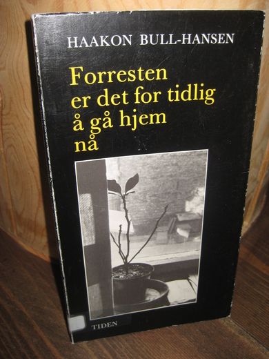 BULL-HANSEN, HAAKON: Forresten er det for tidleg å gå hjem no. 1976.