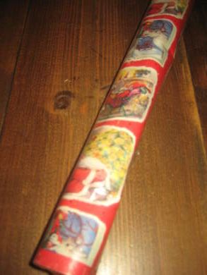 Uåpna rull med JULEPAPIR med nissemotiv 10 meter * 70 cm stor 70-80 tallet
