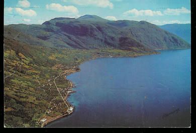 Parti fra Sognefjorden mot Leikanger og Hermannsverk. 1981