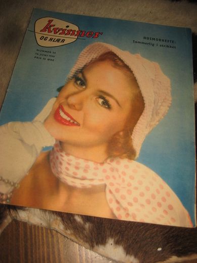 1956 nr 024 KVINNER OG KLÆR