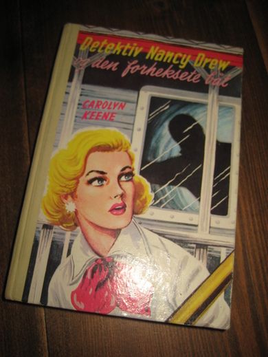 Derw: Detektiv Nancy Drew og den forheksede båt Bok nr 35