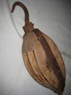 Stor og solid blokk fra 1800 tallet trehjul