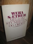 Sæther, Wera: MELLOM STUMHETEN OG ORDET. 1974.