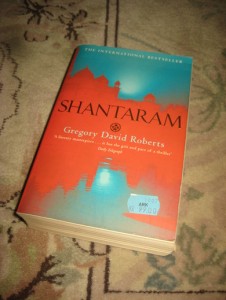 ROBERTS: SHANTARAM. 2006.
