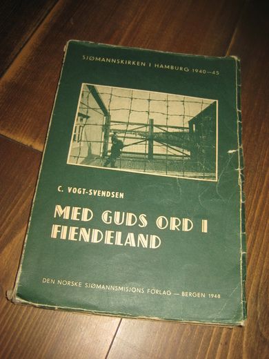 VOGT SVENDSEN: MED GUDS ORD I FIENDELAND Sjømannskirken i Hamburg 1940-45 1948