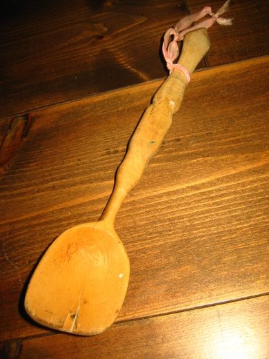 Gammel treskei, ca  24 cm lang. Tidleg 1900.