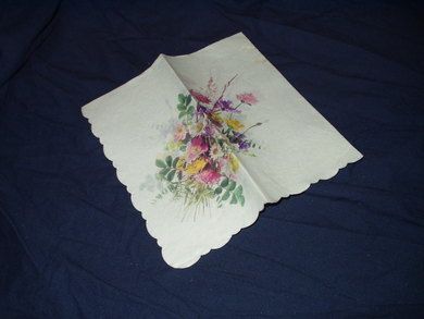 Serviett med blomstermotiv fra eldre samling