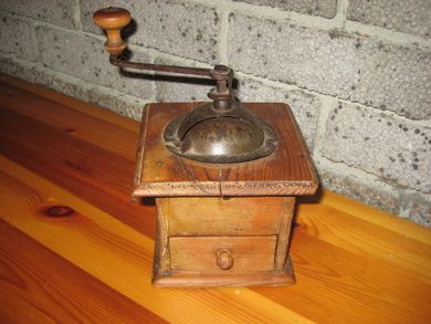 Nostalgisk kaffekvern til kjøkkenbenken?