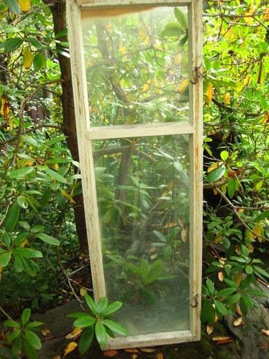 Stort og gasmmelt glass, 2 felt, glass inntakt.