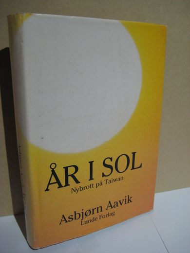 Aavik, Asbjørn: ÅR I SOL. 1984.