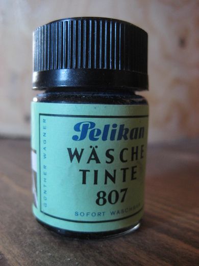 Flaske med innhold Pelikan WASCHE TINTE 807 Fra Engeset Skule Skodje 50-60 tallet