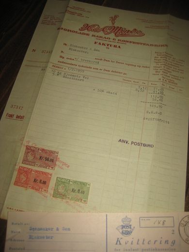 Minde SJOKOLADE - KAKAO & KONFEKTFABRIKK 1 2 1955 med kr 56 40 i stempelmerker
