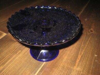 Stettfat med blått glass, 60 tallet, ca 17 cm i diameter.
