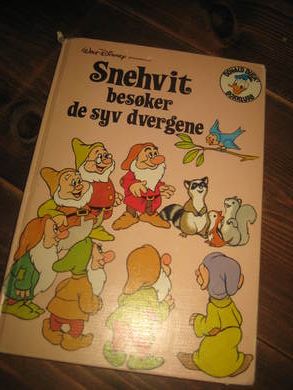 Snehvit besøker de1979 syv dvergene