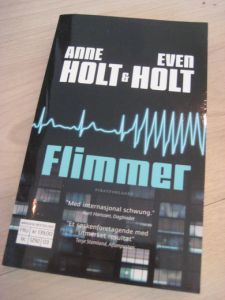 HOLT: FLIMMER. 2011. 
