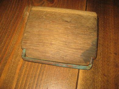 Maritimt redskap trur dette ble brukt ved bøting av garn Gammelt 10 cm langt