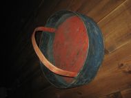 Gammel flatbrødkorg med hank fra forige århundreskifte