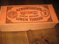 Eske uten innhold AINSWORTH'S LINEN THREAD Ca 28*12 cm stor