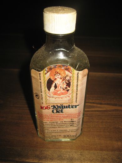 Flaske med innhold, 106 KREUTER OIL. Tysk??