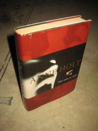 HOLT, ANNE. Det som er mitt. 2002.