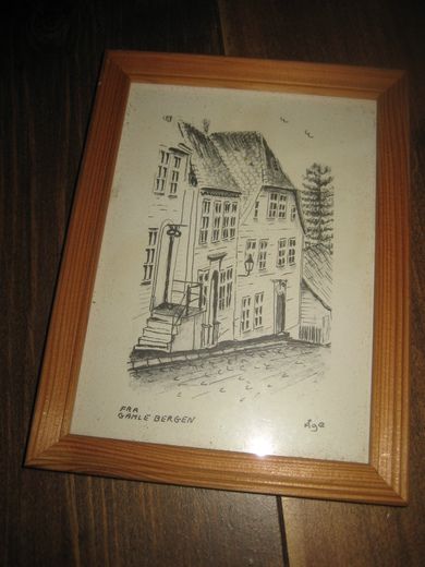 Bilde i glass og ramme fra GAMLE BERGEN Ca 15*19 cm stort