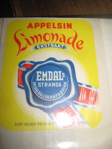 Strøken etikett fra Emdals Mineralvannfabrikk Stranda: APPELSIN Limonade 60- 70 tallet