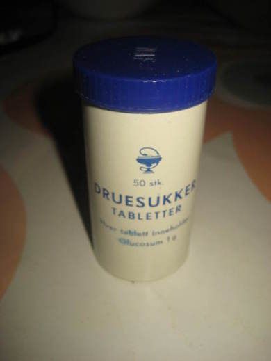 Blikk boks med noe innhold DRUESUKKER TABLETTER fra Florø Apoten 1962