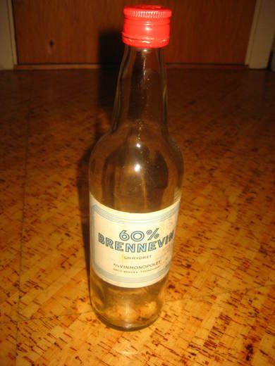 Flaske uten innhold, 60% BRENNEVIN, fra Vinmonopolet, 1952. 