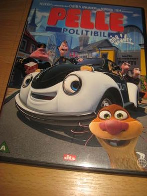 PELLE POLITIBIL GÅR I VANNET
