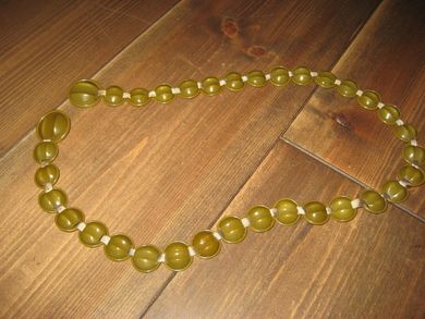 Halssmykke i plast 60 tallet