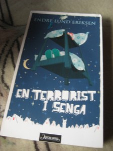 ERIKSEN: EN TERRORIST I SENGA. 2009.