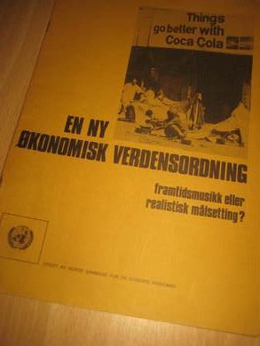 EN NY ØKONOMISK VERDENSORDNING. Framtidsmusikk eller realistisk målsettning? 1976