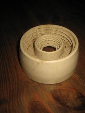Porselensholder for taklampe 60 tallet Skrufasr ca 8 cm