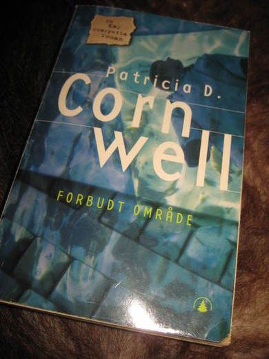 CORNWELL: FORBUDT OMRÅDE 1998