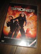 SMÅ SPIONER 2001 84 MIN 7 ÅR