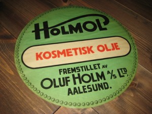 KOSMETISK OLJE fra Oluf Holm A/S LTD, AALEUND, 30-40 tallet.