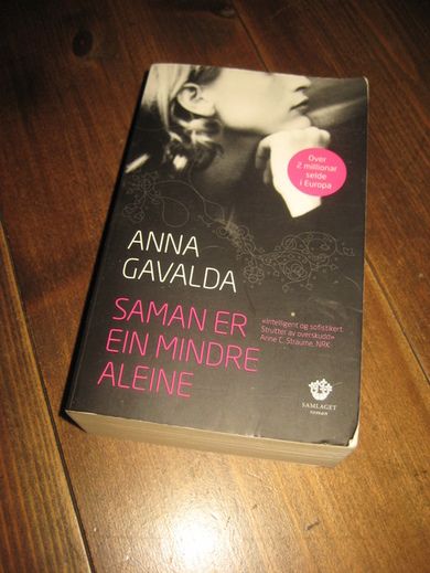 GAVALDA: SAMMEN ER EN MINDRE ALENE. 2010.