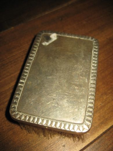 Børste med sølvplate gravering i topp: Birger Ca 10*7 cm stor 40 tallet