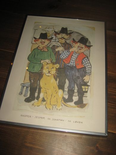 Meget pent bilde i glass og ramme, ca 30*40 cm stort. Moriv: KASPER- JESPER OG JONATAN OG LØVEN. 80-90 tallet. 