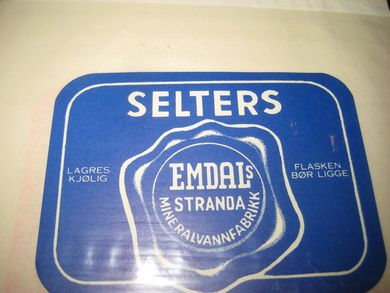 Strøken etikett fra Emdals Mineralvannfabrikk Stranda: SELTERS 60- 70 tallet