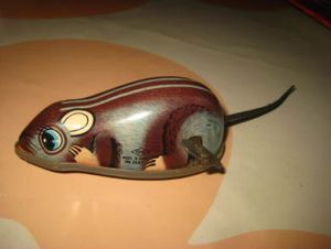 Mekanisk mus i blikk, opptrekkbar, YONE Japan, 50-60 tallet. God stand. 