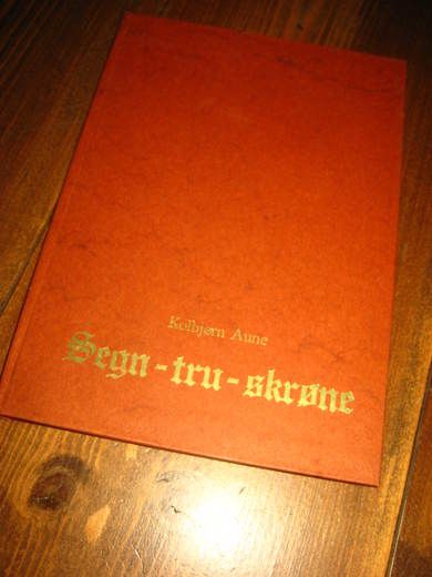 AUNE, KOLBJØRN: SEGN - TRU - SKRØNE. 1975.