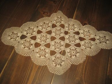 Meget pen hekla duk heimegjort ca 46 cm lang